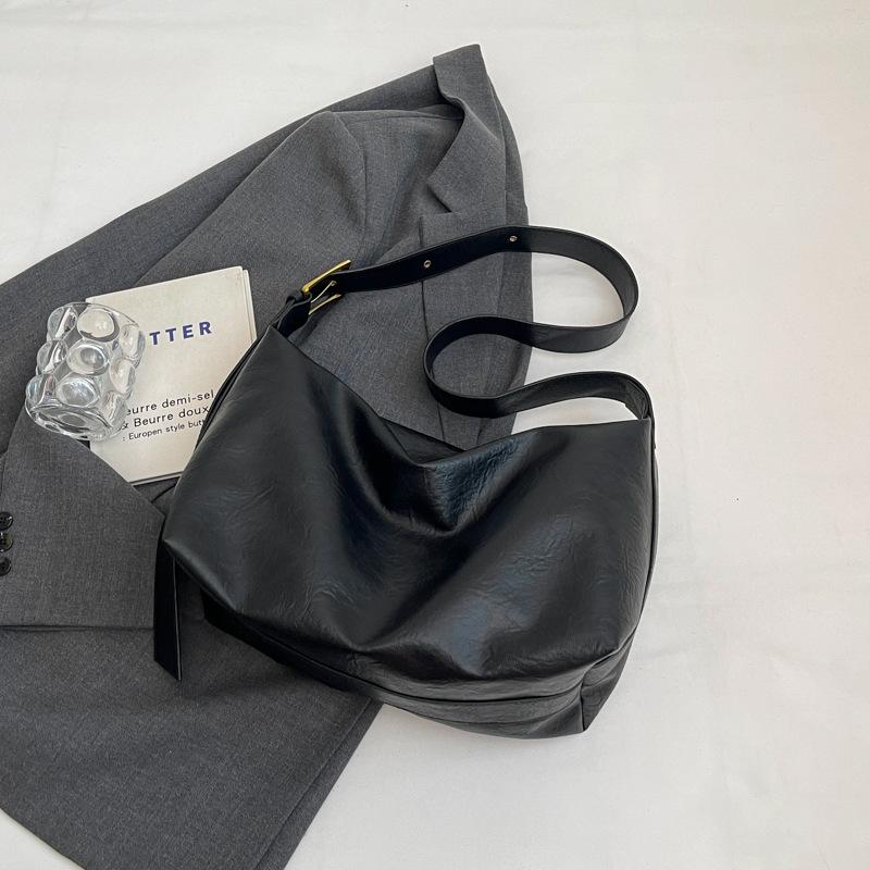 

Ретро сумка женская 2025 новая модная осенняя популярная сумка через плечо высококлассная темпераментная сумка кроссбоди под мышку 37*16*25 чёрный