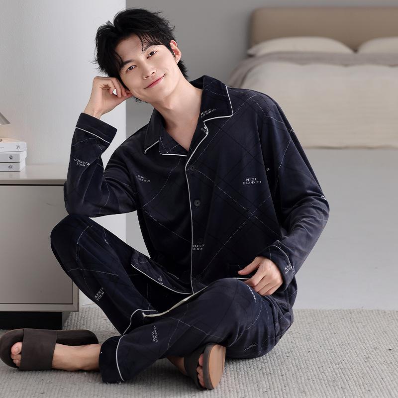 Herren-Pyjama aus dickem Fleece für Herbst und Winter, hält warm, ideal als Loungewear im Winter.