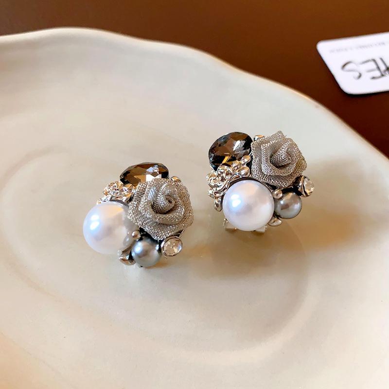 Gold-Plated Zircon Pearl Stud Earrings – Luxurious, Versatile & Fashionable Design