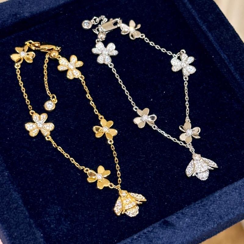 Fashion   Inlay Diamond Elegant And Exquisite Bracelets For Women Retro Bee Three Flower Bangles Luxury Wedding Jewelry