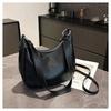 Niche retro bag women's new fashionable large-capacity shoulder commuter dumpling bag versatile messenger bag