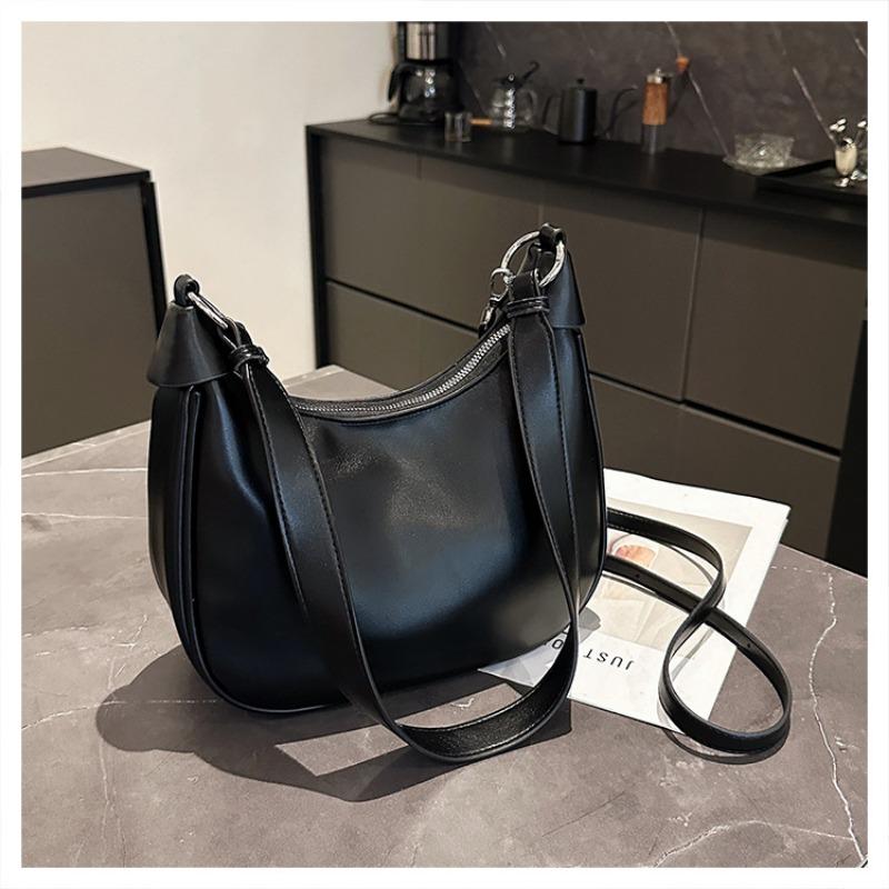 Niche Retro Bag Women's New Fashionable Large-capacity Shoulder Commuter Dumpling Bag Versatile Messenger Bag