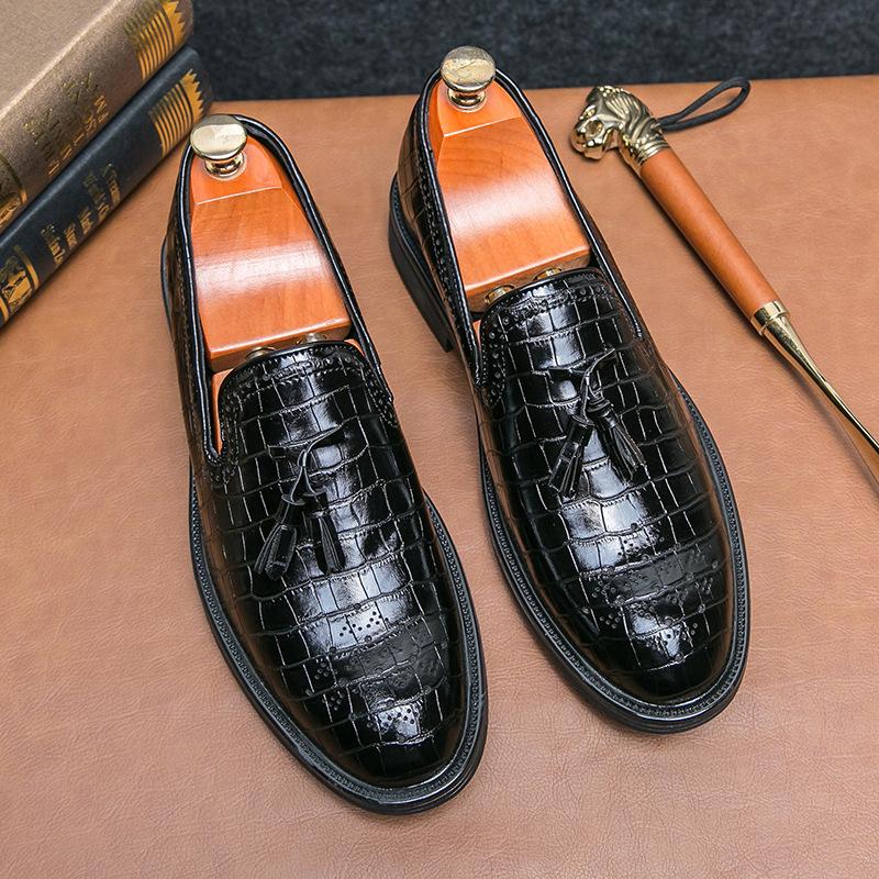 

Корейская версия бахромчатые повседневные кожаные туфли мужская мода британский стиль лоферы свадебный банкет кожаные туфли 38 чёрный