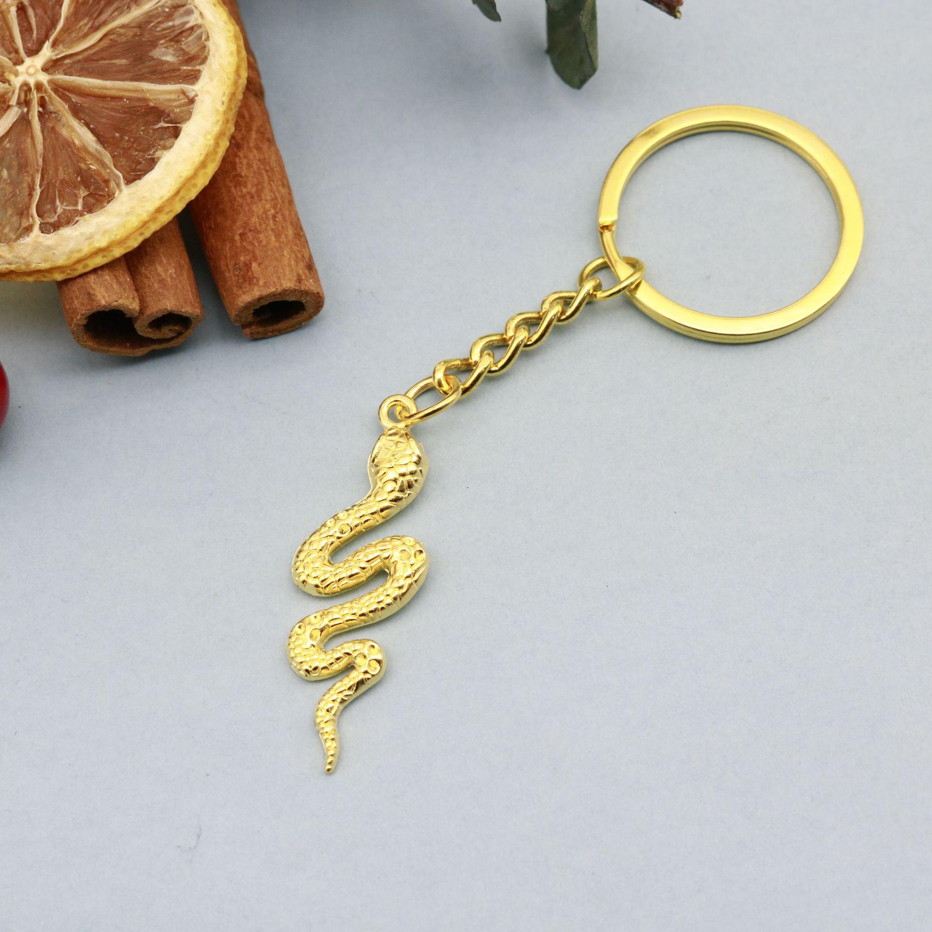 Exotic Jewelry: King Cobra Glasses Keychain Pendant золотой
