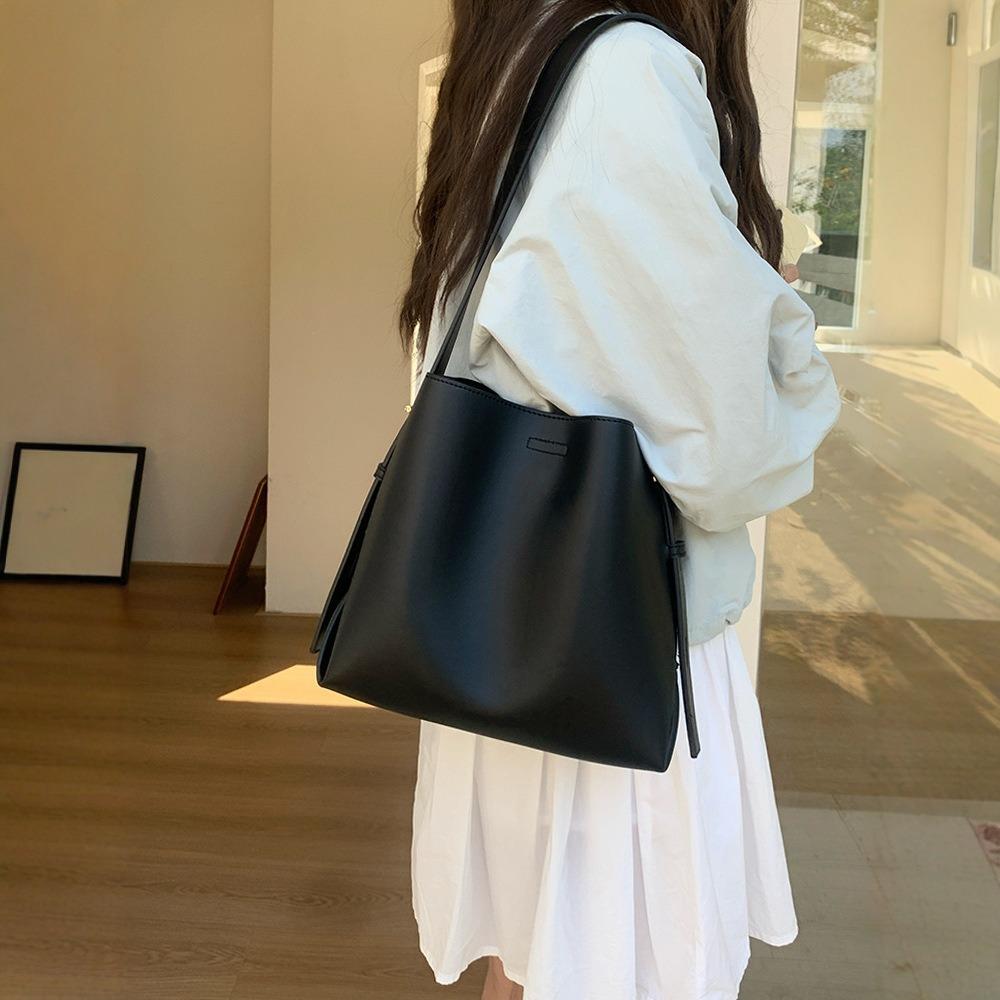 High-Quality Textured Fashionable Single Shoulder Bag 2025 New Women's Casual Simple Large Capacity Versatile Solid Color Bucket Bag