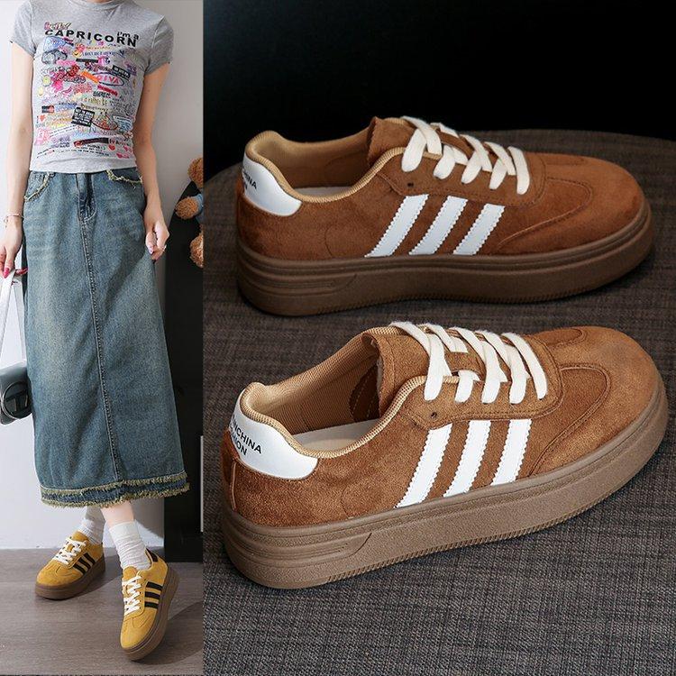 Kleine weiße Schuhe Damen 2025 neu beliebt Frühling und Sommer Mesh Tide Plateau Student vielseitig Sport und Freizeit Damenschuhe Board Schuhe