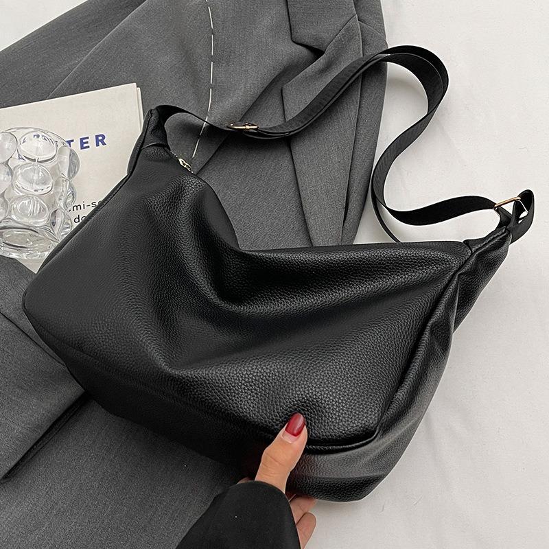 Soft Leather Bag Women's New Fashion Broadband Messenger Bag Women's Autumn Versatile Shoulder Pillow Bag