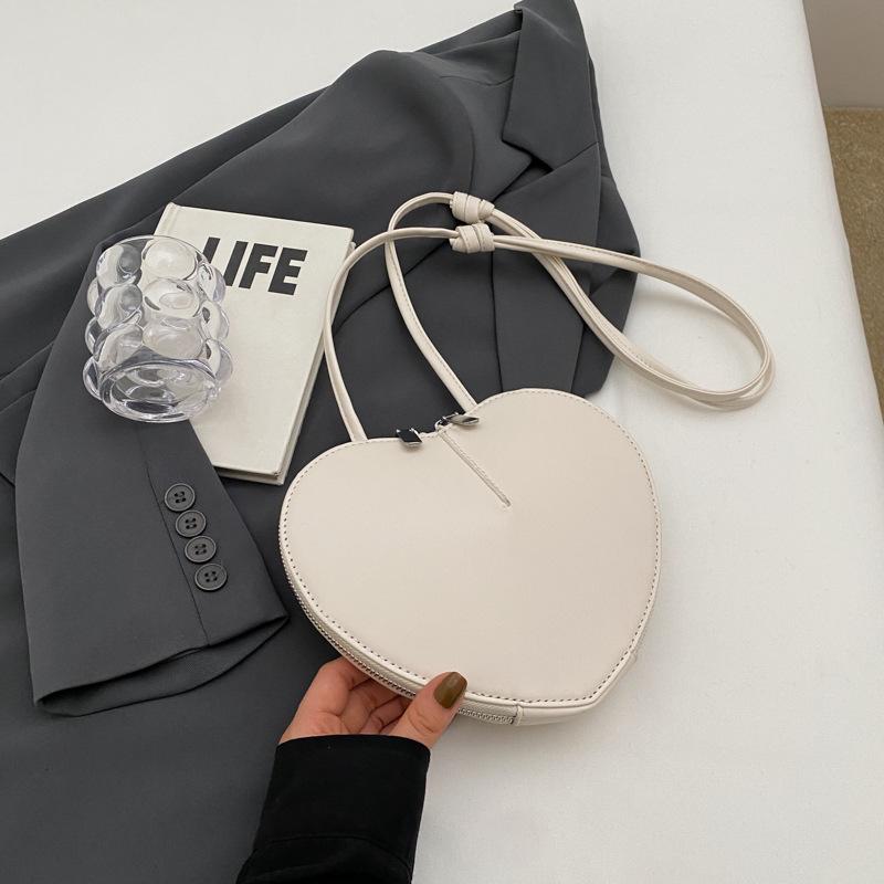Fashion Bag Women's New Versatile Messenger Bag Mini Heart Bag