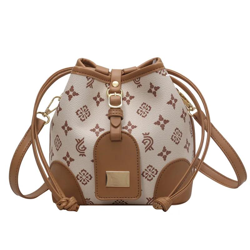 

Ретро геометрическая цветочная сумка через плечо женская сумка-ведро из ПВХ с металлическим декором для девочек-подростков новая модная сумка на ремне