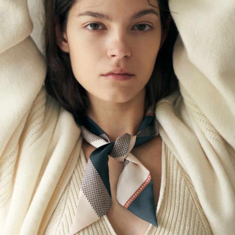 

Saint Luxure Two-Tone Silk Twilly Women s Scarf Lining SL20FSTLN 4. PINK (+GIFT PACKAGE) (3,000 won)