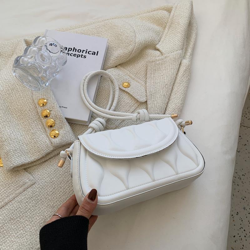 

Internet celebrity retro underarm bag women s 2025 spring new trendy fashion indentation bag handbag shoulder messenger bag бежевый