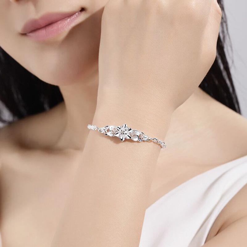 

Elegant Butterfly Love Silver Bracelet - Versatile Gift for Her on Valentine s Day
