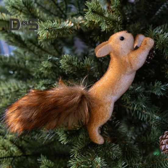 Simulated Squirrel Figurine Cute Miniature Squirrel Statue Christmas Foam Squirrel Decoration Desktop Ornament for Holiday Home Decor