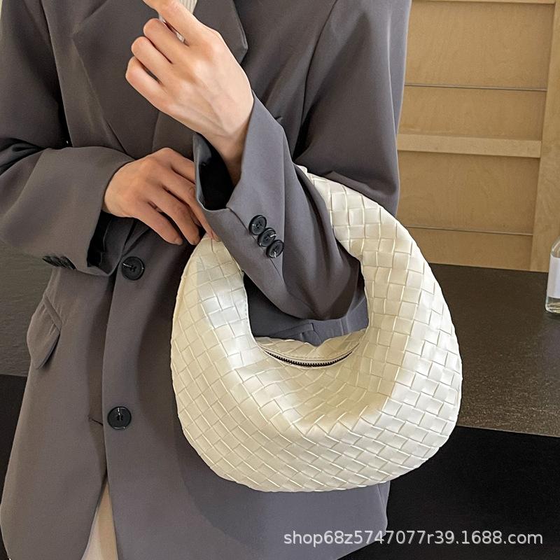 Handheld Dumpling Bag Women's 2025 New Niche Design Hand Bag High-end Messenger Bag Korean Women's Bag