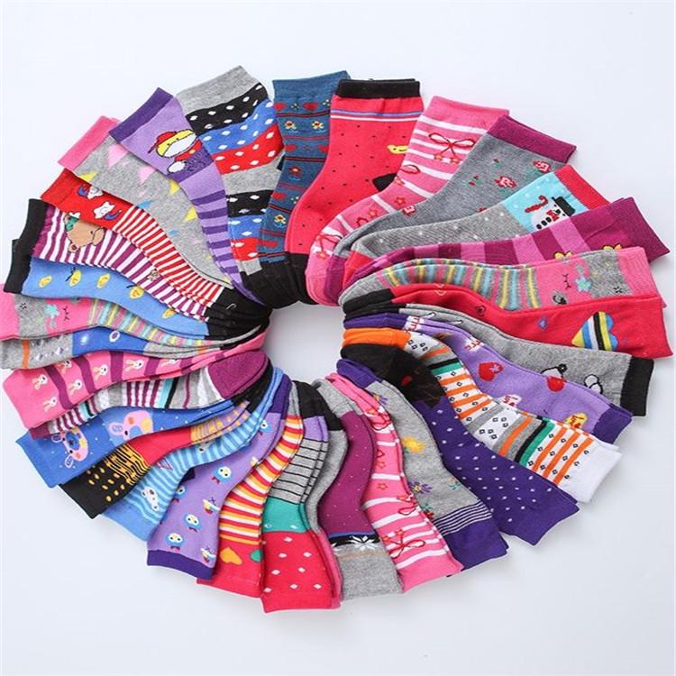 Women's Mid-Calf Cartoon and Casual Warm Socks, Multiple Patterns - Autumn/Winter Collection for Students and Adults.