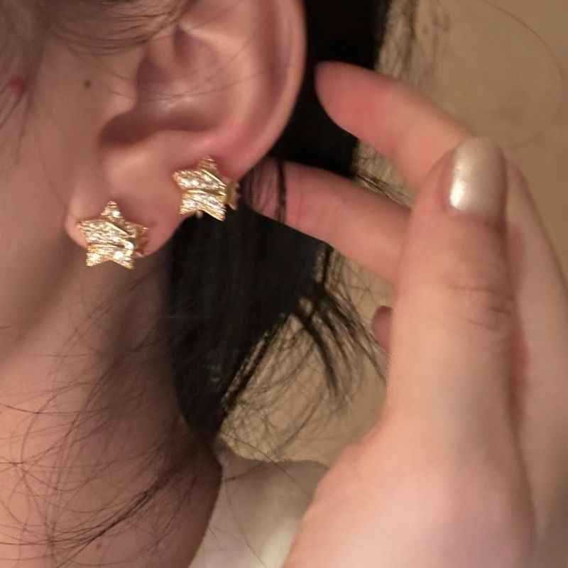 Golden five-pointed star stud earrings, simple women's small and exquisite new earrings, temperament fashion earrings
