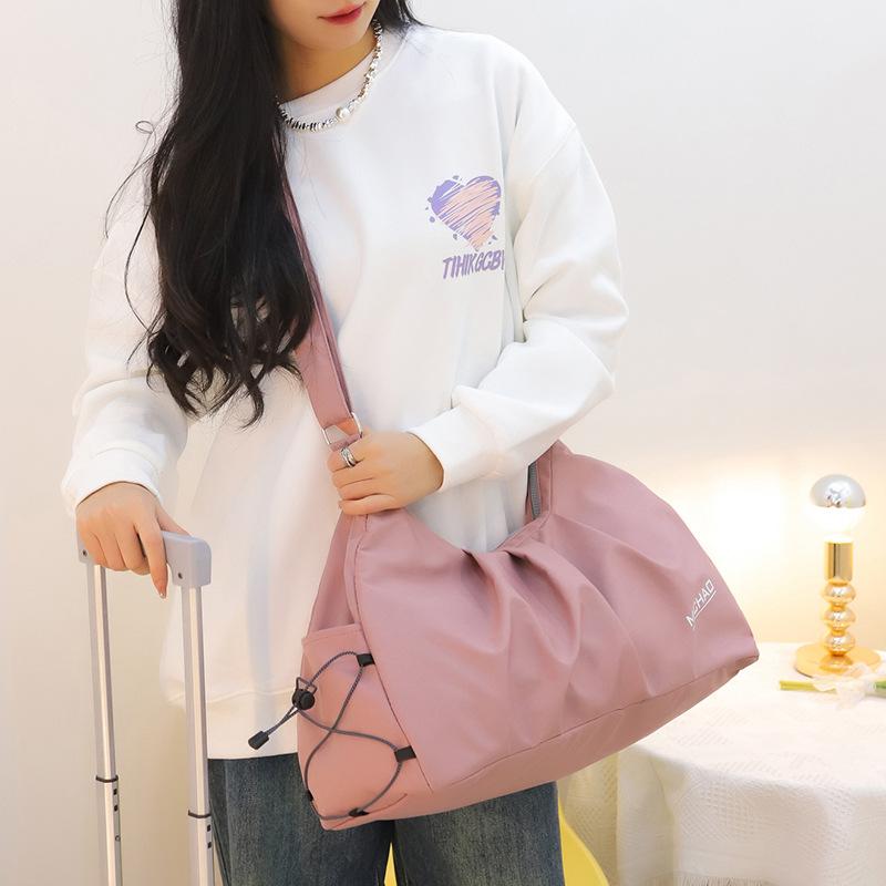 Large-capacity leisure pleated swimming fitness bag women's short-distance business travel bag men's portable one-shoulder diagonal span luggage bag
