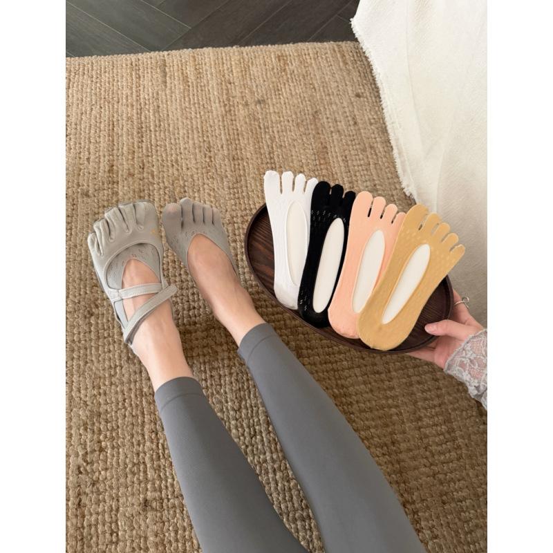 Simple and Invisible Five-fingered Stockings - Women's Ultra-thin Boat-shaped Socks with Sweat-absorbing and Anti-slip Heel Function