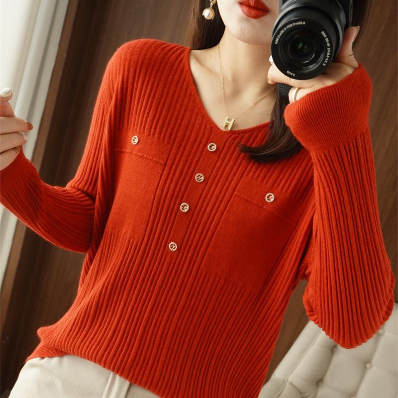 Spring and Autumn New Women's Low-Neck Sweater Women's V-Neck Drilled Buckle Andy Velvet Knitted Bottom Sweater Women's Batch