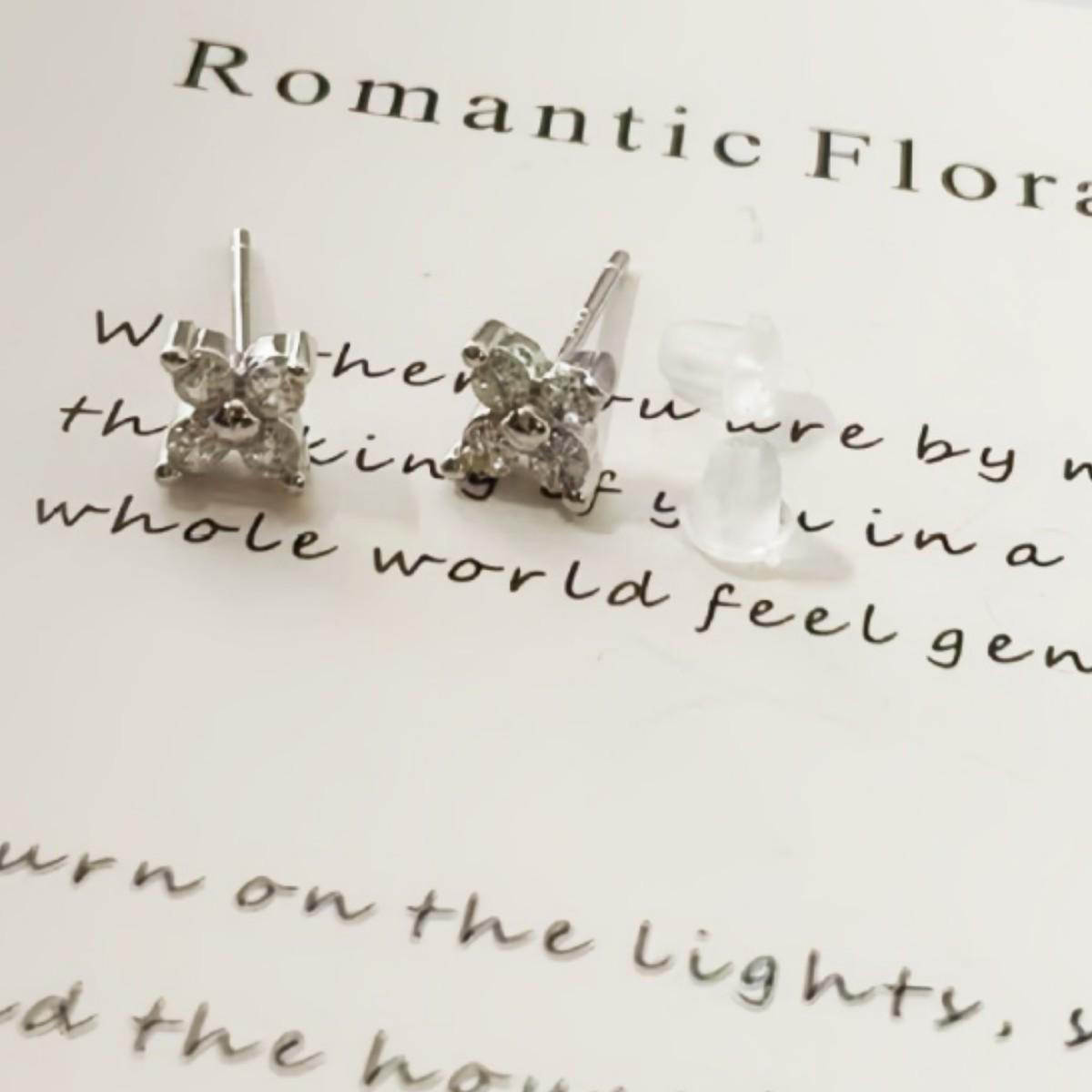 Elegant Zircon Four-Leaf Clover Stud Earrings for Women платиновый