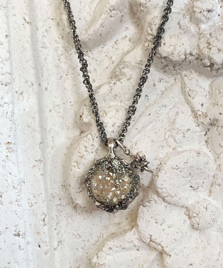 Persy Agate Antique Silver Necklace