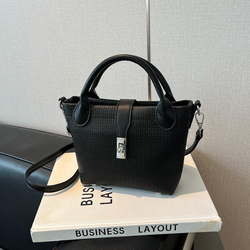 

Today s popular bags are women s new fashionable and versatile retro shoulder bucket bags, high-end messenger bags.