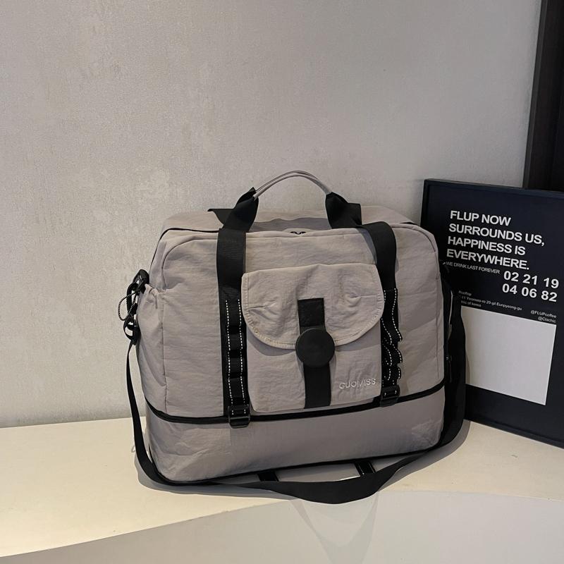 Fashionable Travel Duffel Bag with Adjustable Strap Multiple Pockets Large Capacity Weekend Carry On Bag