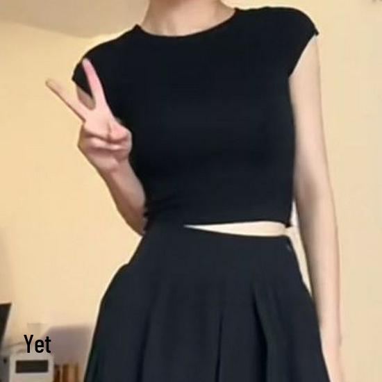 

Women s French Hepburn-Style Black T-shirt & High-Waisted Long Skirt Set S
