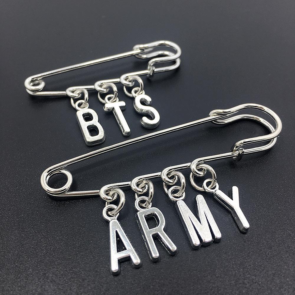 

2pcs BTS & ARMY Letter Charm Safety Pin Brooch Set, Silver Plated Metal Pin Badge, Kpop Fans Backpack & Clothing Accessory 2pcs