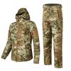 Sporturi în aer liber, costum din jachetă și pantaloni softshell, costum casual.
