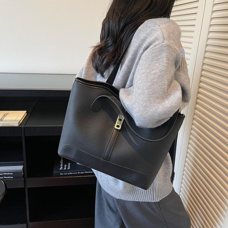 Large capacity bag women's 2025 new trendy autumn and winter retro fashion daily commuting versatile shoulder bag tote bag