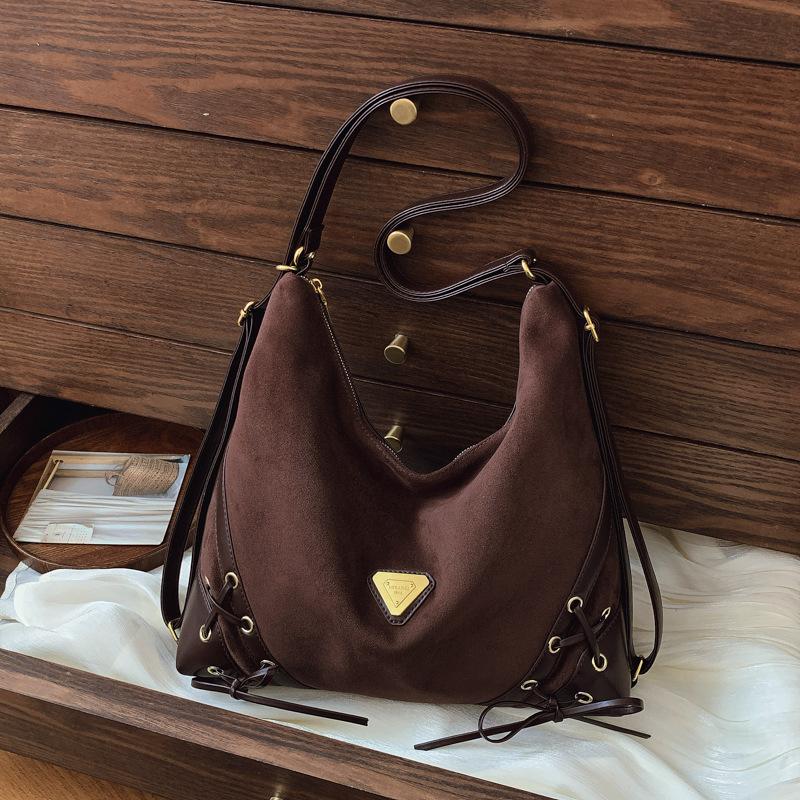 Retro Casual Large-capacity Tote Bag Women's New Autumn and Winter Casual Commuting Shoulder Bag Backpack