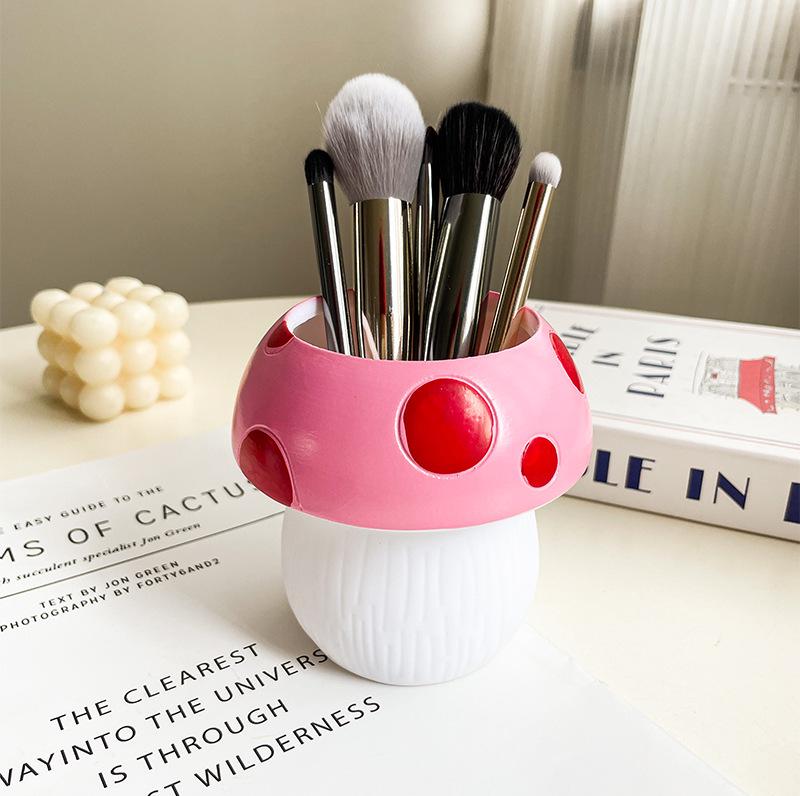 

Caesar Desk Pen Holder: Character Figure Storage Ornament for Office and Makeup розовый