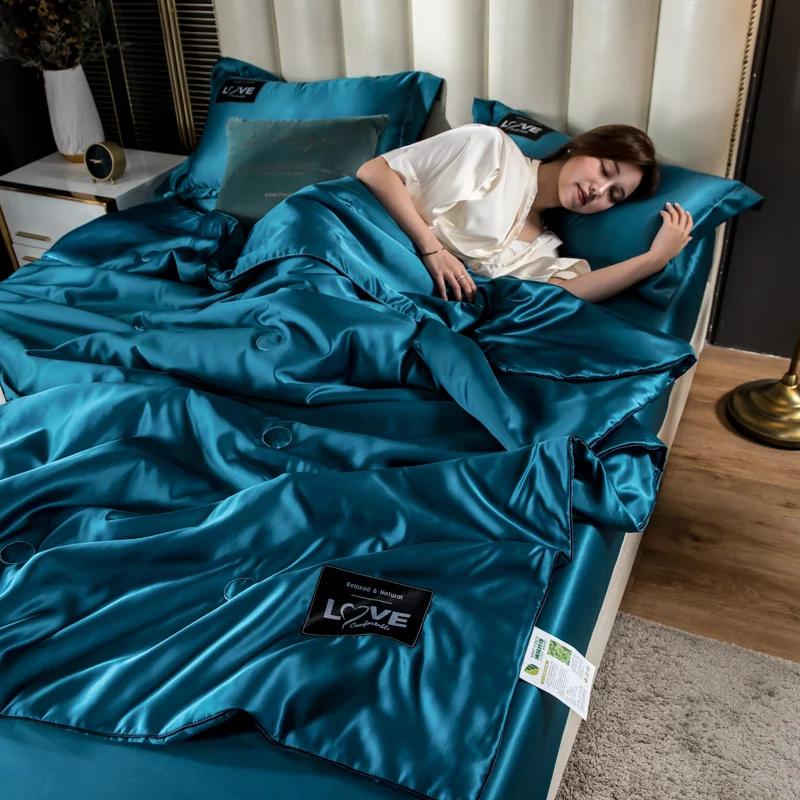Luxury Emulation Silky Quilted Quilt Queen High End Spring Summer Satin Quilts Mechanical Wash Soft Comfortable Thin Comforter