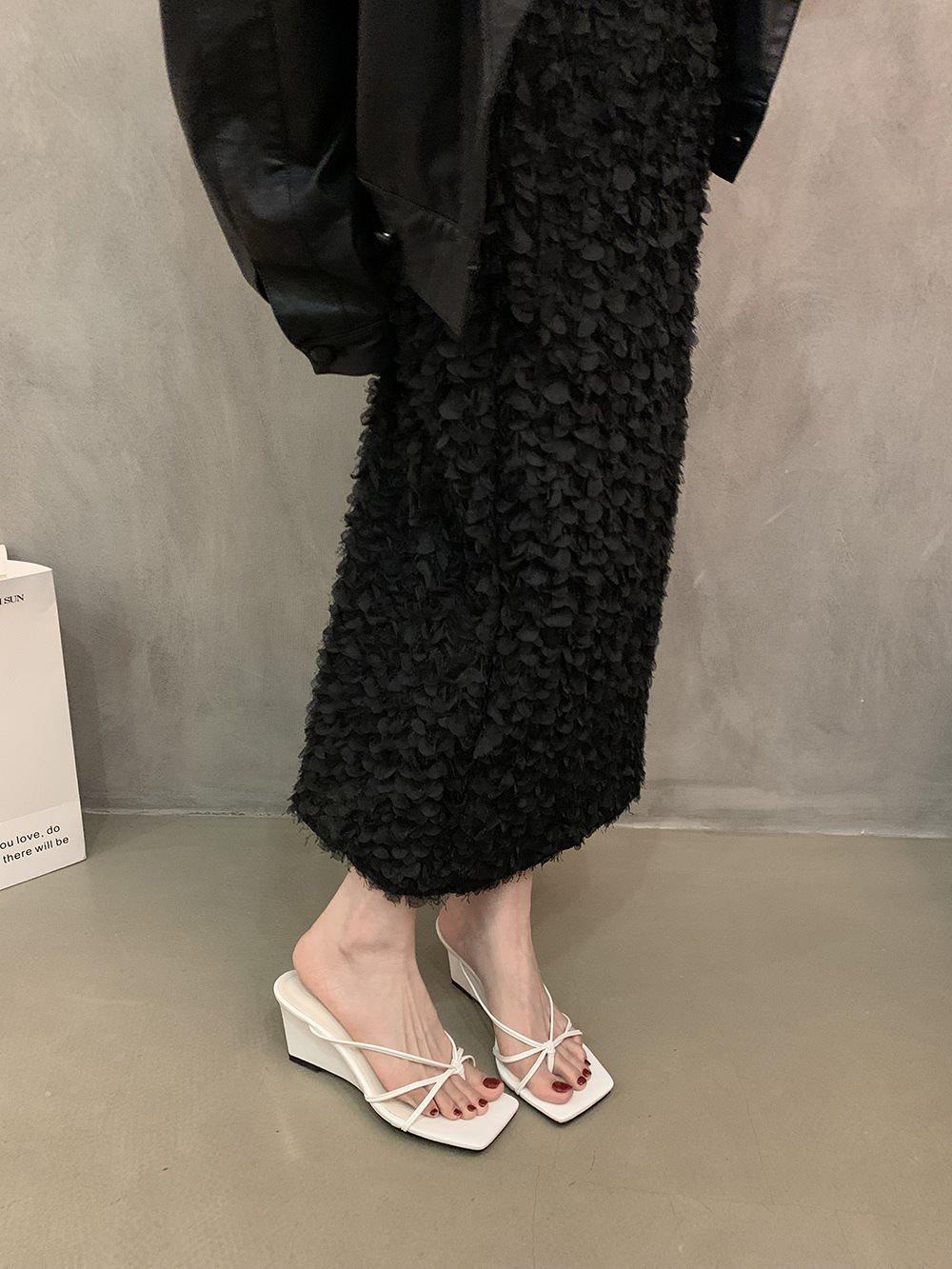 

Leopard print new with fashionable French outer wear 2025 skirt beautiful high heels cool slippers slope heel summer niche sandals 42 білий