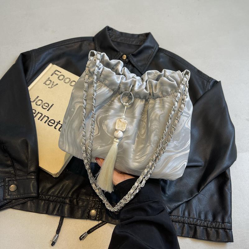 New Temperament and Fashionable Design One-shoulder Crossbody Fashionable Solid Color Retro Draw Chain Texture Crossbody Bag