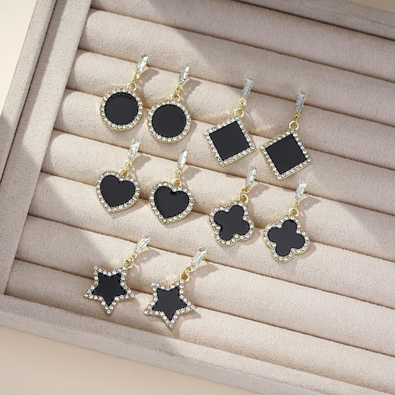 European & American Retro Black Enamel Heart Diamond Stud Earrings for Women