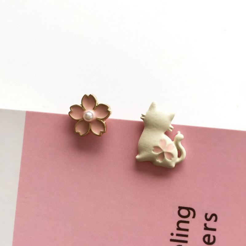 New Fashion Small Daisy Flower Stud Earrings For Women Cute Rabbit Cat Flowers Asymmetrical Earring Party Jewelry Gifts