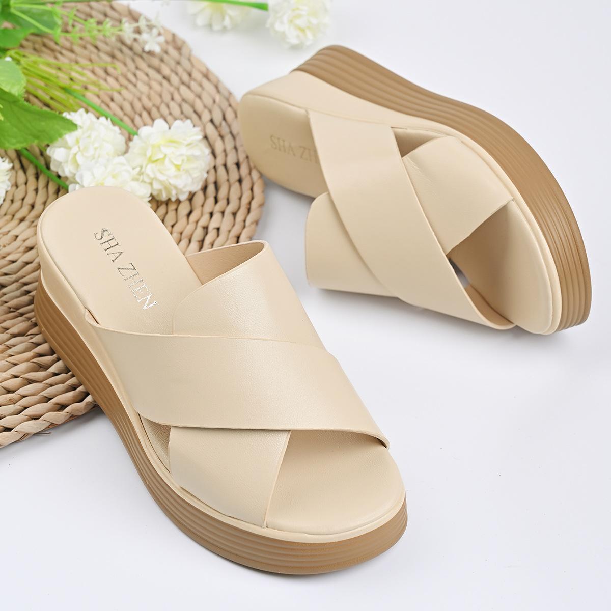 

Шлепанцы на толстой подошве женские 2025 новая летняя обувь в зарубежном стиле шлепанцы-клинья женские больших размеров повседневные шлепанцы 42