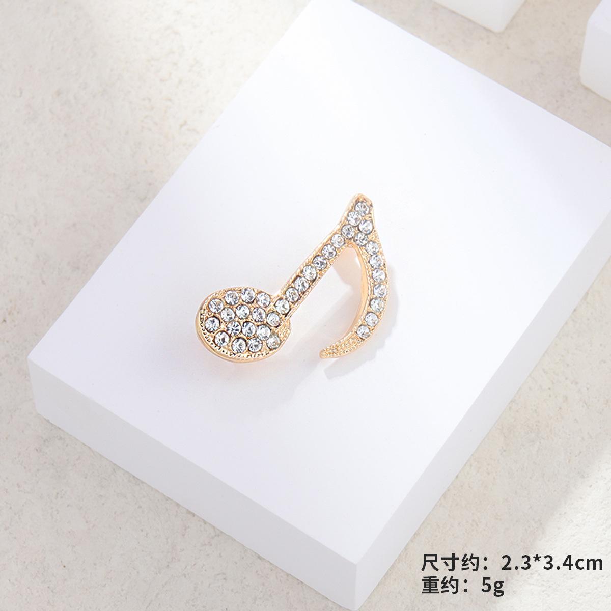 

Зеленый циркон Высококачественная брошь Модная универсальная музыкальная нота Ретро Кошка Булавка Анти-свет Персонализированный корсаж