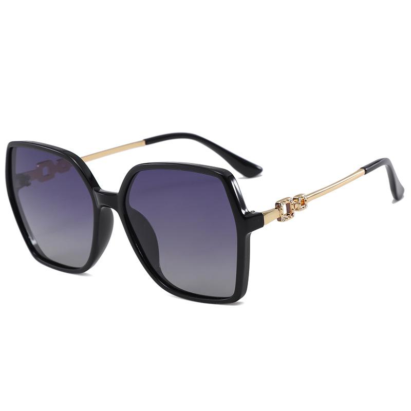 New Fashionable Personalized Large Frame Gradient Sunglasses, UV Resistant Lightweight High-end Driving Sunglasses for Women