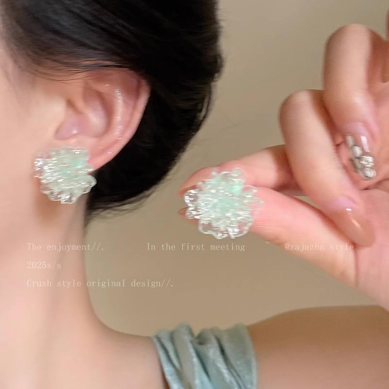 2025 Spring/Summer Floral Pearl Stud Earrings - Elegant Women's Light Luxury Edition