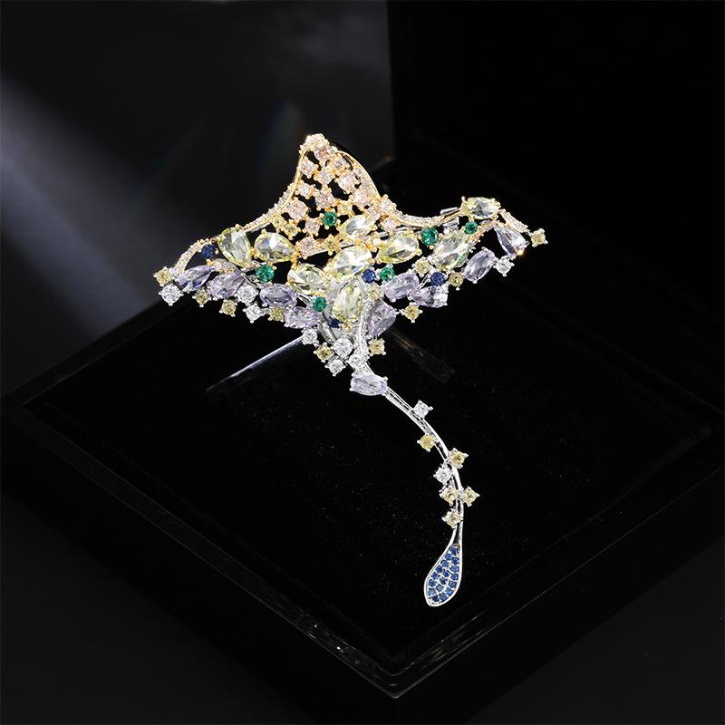 

Винтажное морское существо, электрические скаты, брошь в виде рыбы-нетопыря, нишевый дизайн, булавка для аксессуаров одежды, инкрустированная цветным цирконием серебряный