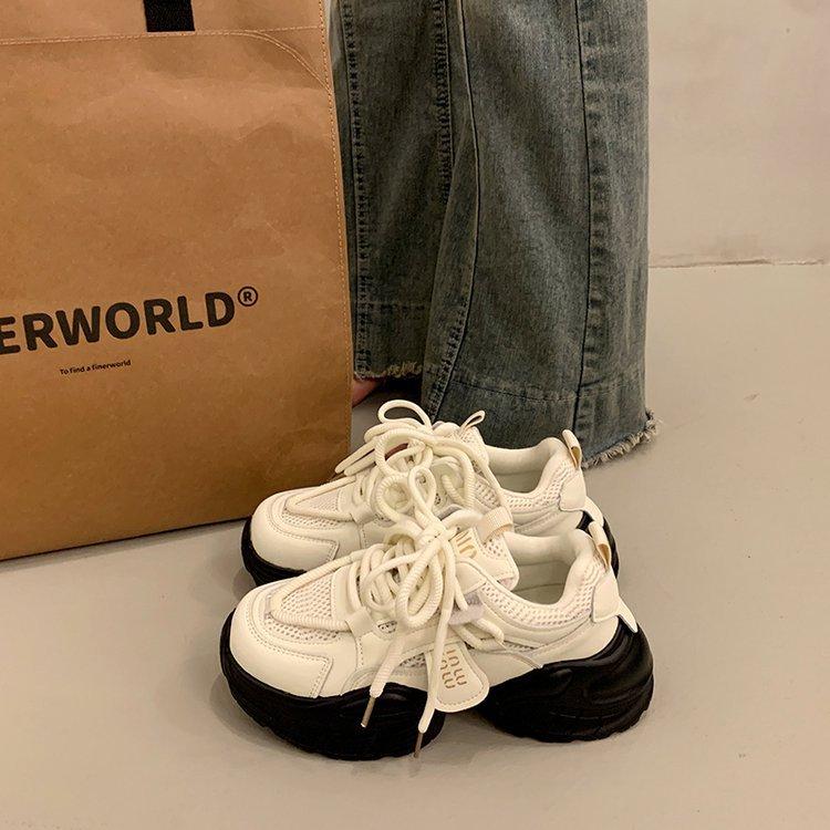 

Маленькие белые туфли женские 2025 новые универсальные на танкетке, жареная улица, толстая подошва, сетчатые универсальные повседневные спортивные туфли женские 40