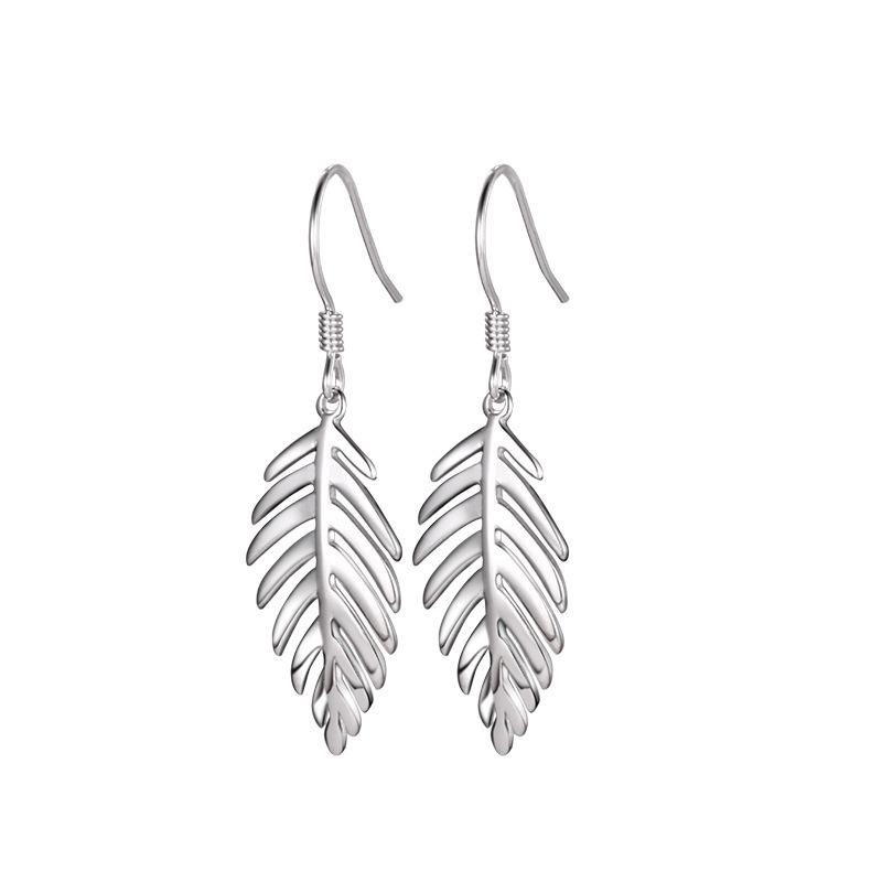 Exquisite Leaf Earrings for Women – Fresh, Sweet, Fashionable, and Individually Trendy Light-Luxury Accessories.