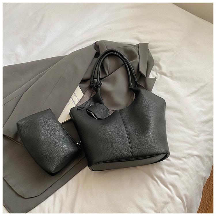 Fashion Texture Large Capacity Tote Bag Women's 2025 New Simple Casual Underarm Tote Bag High-end Shoulder Bag