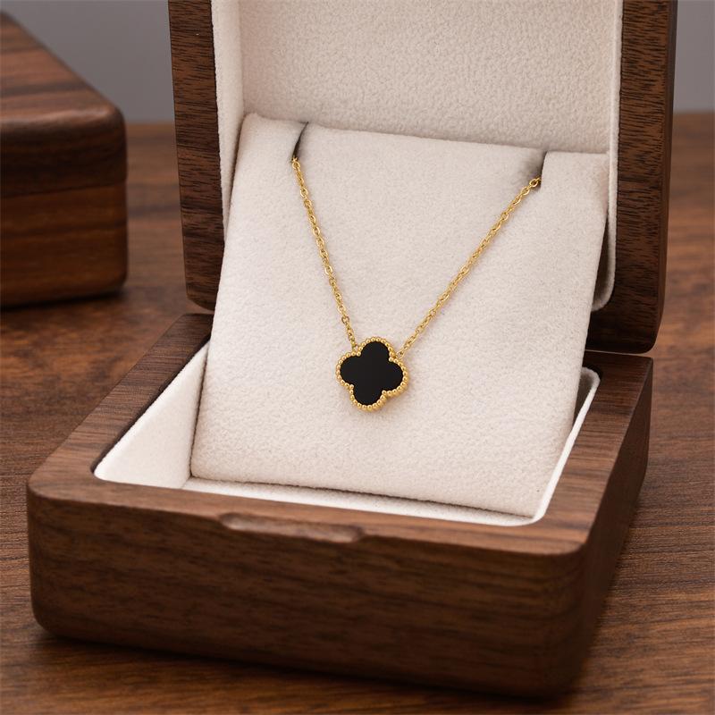 High-Grade Four-Leaf Clover Necklace Light Luxury Titanium Steel Does Not Lose Colour Jewelry Simple Temperament Female Collarbone Chain