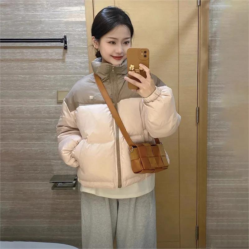 2024 Женская куртка с воротником-стойкой и молнией в стиле пэчворк с буквами — фото 3