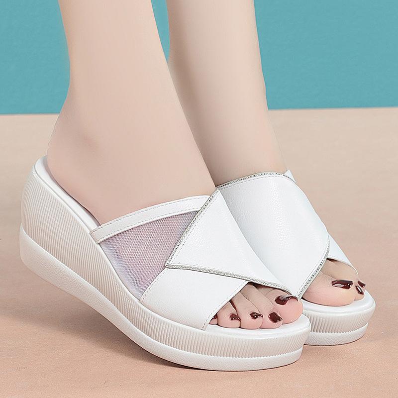 

Женские тапочки на толстой подошве 2025 года, лето, новые, минималистичные, темпераментные, повседневные, сандалии со стразами, универсальные, для отдыха на природе 36(Foot23cm)