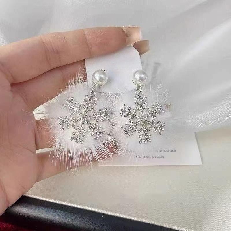 Glitter Snowflake Dangle Earrings Elegant Winter Snowflake Ear Cuff Women's Jewelry Christmas Plush Earrings Women